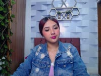 Hola soy Alyson, una chica sexy, de curvas, grandes, senos opuestos y con muchas ganas de divertirme en la sala cumpliendo tus placeres.