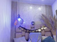 Sarà sexy, birichina e furba, una dolcezza carina e focosa. Posso muovere il mio grosso culo in modo sensuale e toccare la mia figa rosa e bagnata con delicatezza e sensualità. Sarà molto eccitante per me, e se mi piaci, sarà eccitante anche per te. Potremo iniziare conversazioni piene di erotismo o di argomenti che abbiamo in comune, o semplicemente goderci il piacere, le risate e l