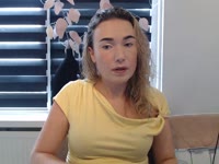 ik ben iemand die dominant is en zeker van een avontuurtje houd.. maar kan ook lekker genieten met een man en als een man lekker kan genieten samen met mij dan word ik helemaal blij ik wil jou lekker verwennen en jou heerlijk in de watten leggen