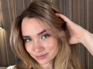 naughty camgirl masturbating with dildo AliceGondalis