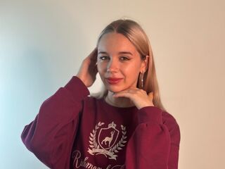 masturbating webcamgirl AliceWoody