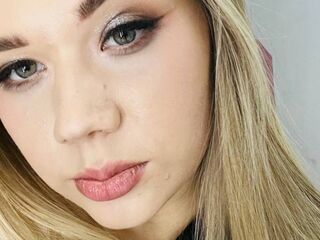 bedroom live webcam AminaDigges