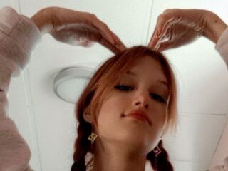 camgirl playing with sextoy AnnKima