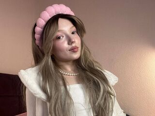 hot chatroom AnnikaBloom