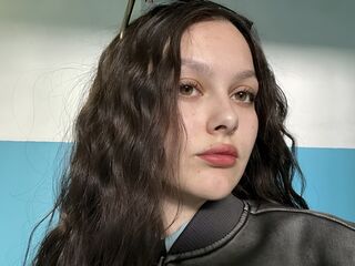 cam girl playing with vibrator BekyPiters