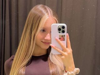camgirl fingering bald pussy BonnieNowa