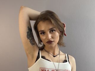 naked cam girl masturbating with dildo CammiePratten