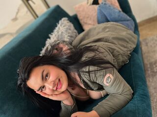 naked webcamgirl CharlotteLowen