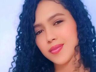 camgirl playing with sextoy CintyaDubois
