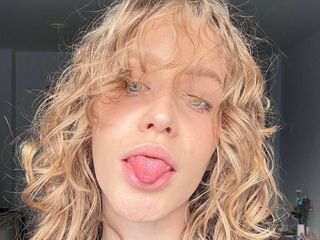 chat with cam DaniaGanis