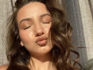 nude webcamgirl picture DinaSweeny