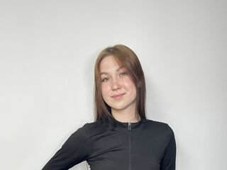 camslut showing pussy DoraAsai