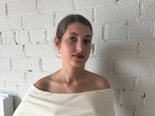 topless webcam girl GeralynMcgloster