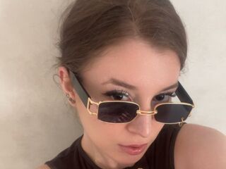 camgirl masturbating with sex toy HeleneBrutger