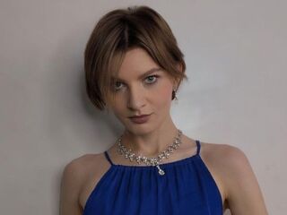hot cam girl masturbating with vibrator KarinaBiz