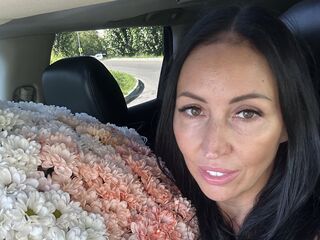 naked webcamgirl LipaWild
