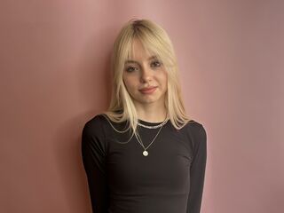 camgirl masturbating with vibrator LorettaCovil