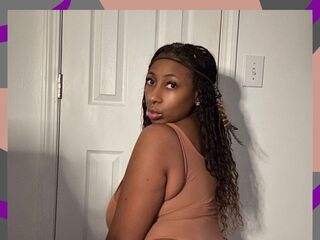 naked webcam girl fingering MadamGlam