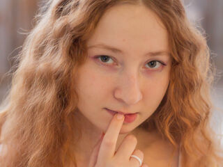 cam girl camsex MadgeRemerez