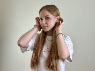 camgirl showing pussy MaudBasil