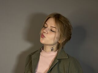 naked webcamgirl photo MaxineHaines