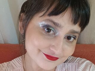 naked camgirl masturbating with vibrator MeLune