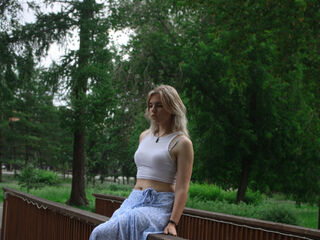 naked girl with webcam fingering pussy MelisaMokriski