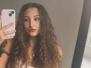 camwhore fingering pussy NicholMikrot