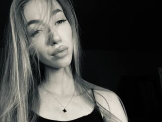 naked webcamgirl video NikkiTenerovich