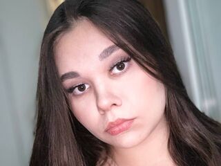 camwhore fingering shaved pussy SashaShow