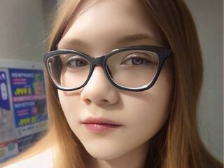camgirl showing pussy TessaGlower