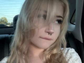 camgirl playing with vibrator VerlieRentar