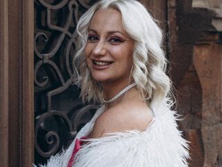 webcam strip tease show WilsonAvery