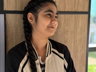 naked cam girl fingering pussy YukoKlapper